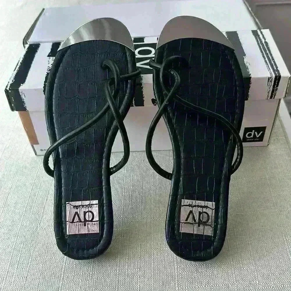 New with Box-Dolce Vita Penni Toe Loop Flip Flops -Size 6